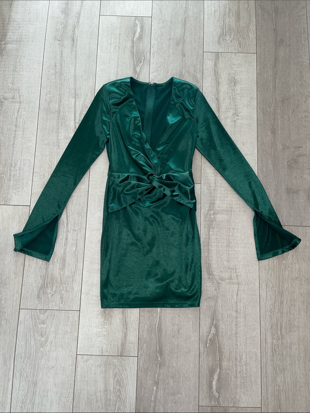 🪞🪞Silk Deep V emerald Green Long-Sleeve Mini Dress XS/Never Worn!🪞🪞